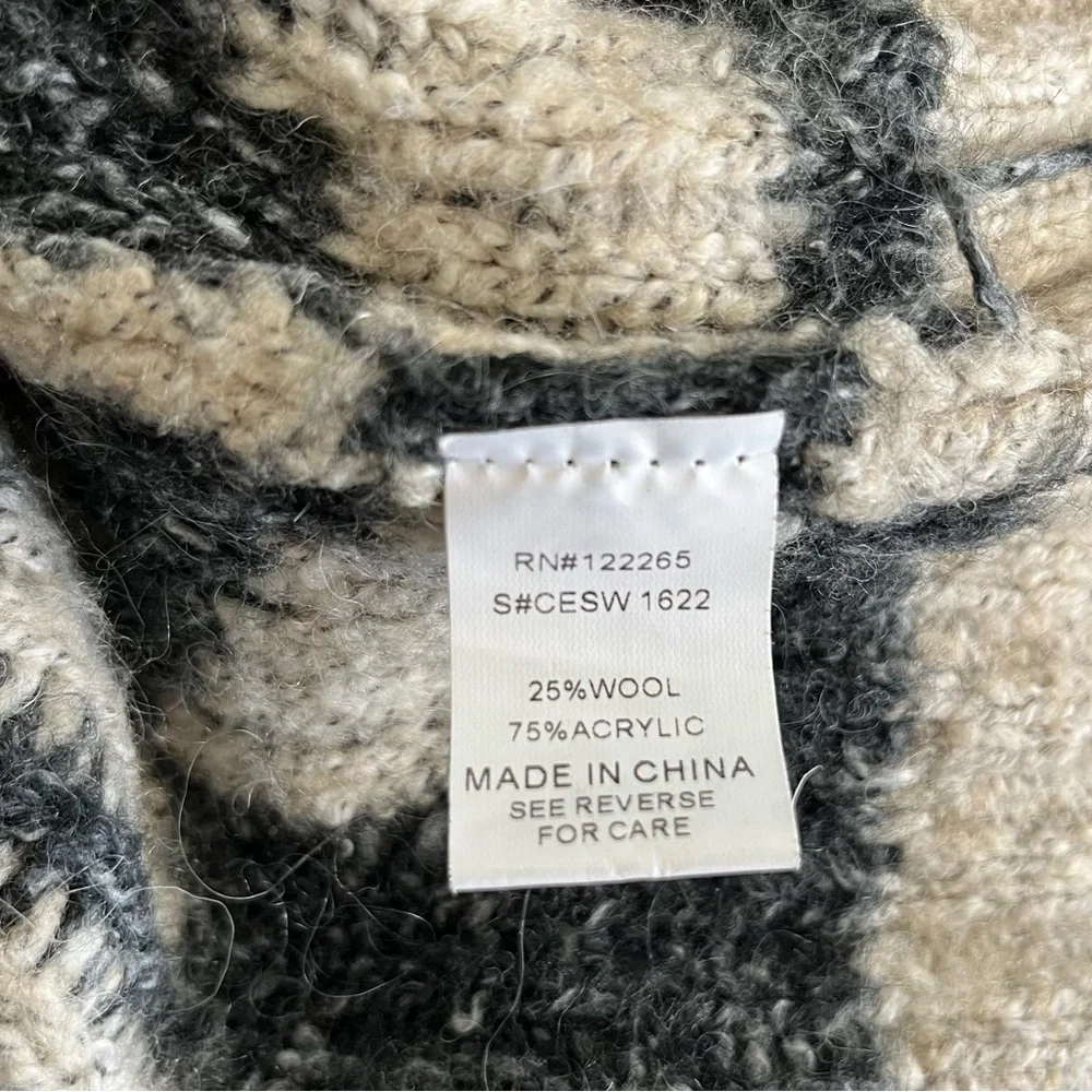 Geometric Patterned Beige and Black Sweater - Picture 6 of 6